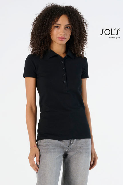  Phoenix Women - 01709POLO-SHIRTS / SOLSΓυναικείο πόλοΠεριγραφή:Το γυναικείο πόλο διαθέτει κοντά μανίκια και πλαϊνές ραφές για βέλτιστη εφαρμογή. Η πατιλέτα με 5 κουμπιά στον ίδιο τόνο και οι πλαϊνές σχισμές προσθέτουν στυλ, ενώ ο ριπ γιακάς και τα μανίκια προσφέρουν μια κομψή αίσθηση. Σχεδιασμένο σε εφαρμοστή γραμμή, είναι ιδανικό για επαγγελματική ένδυση. - Σύνθεση: Πικέ 220g/m² - 95% Βαμβάκι Ringspun πενιέ - 5% Ελαστάν. Διαθέσιμο σε χρώματα όπως Grey melange, Charcoal melange, Heather oxblood και Heather denim.Εφαρμογή ως Επαγγελματική Ένδυση:Ιδανικό για εργαζόμενους σε περιβάλλοντα γραφείου, εστίασης και άλλες επιχειρήσεις που απαιτούν επαγγελματική εμφάνιση.Δυνατότητα Προσαρμογής:Διατίθεται με δυνατότητα εκτυπώσεων λογοτύπων ή μηνυμάτων, προσφέροντας τη δυνατότητα εξατομίκευσης σύμφωνα με τις ανάγκες σας.  Επικοινωνήστε μαζί μας για να βρούμε μαζί αυτό που θέλετε.